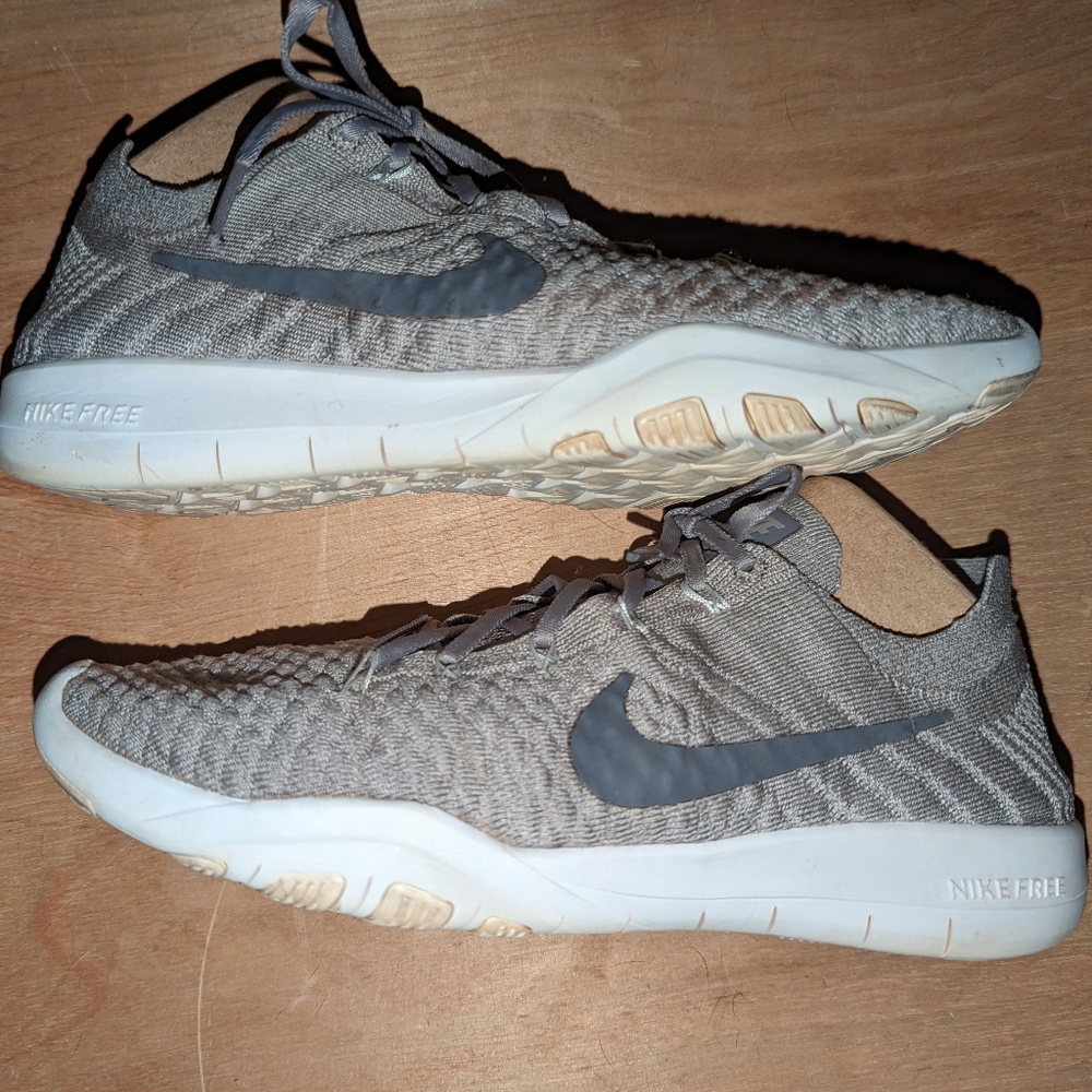 Women’s Nike Free Flyknit size 8.5